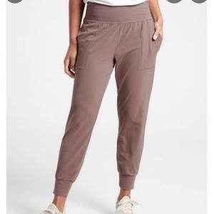 EUC Athleta Salutation Joggers